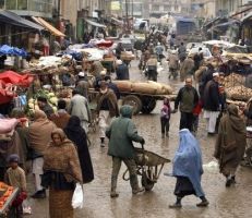 أفغانستان تواجه كارثة اقتصادية مع توقف شحنات الدولار