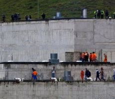 مقتل أكثر من مئة سجين في مواجهات بالأسلحة النارية داخل سجن في الإكوادور
