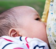 دراسة علمية تكشف وجود علاقة بين الرضاعة الطبيعية وانخفاض مخاطر الإصابة بأمراض القلب عند الأمهات