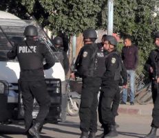 سجن قاصر في تونس لمدة 25 عاماً بسبب تعامله مع مجموعات إرهابية