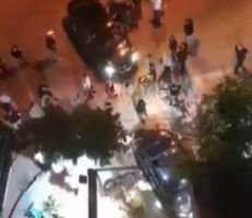 إصابتان بحادث اقتحام سيارة لمقهى وسط مدينة اللاذقية