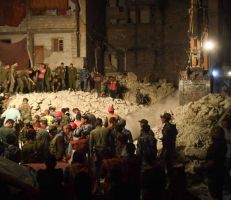 محافظ حلب يشكل لجنة للتحقيق في انهيار بناء الفردوس على أن تقدم تقريرها خلال ٢٤ ساعة