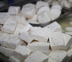 مسؤول اقتصادي:"25 بالمئة من الحرفيين توقفوا عن صناعة الألبان والأجبان والشعب السوري لا يهمه السعر بقدر الطعم"