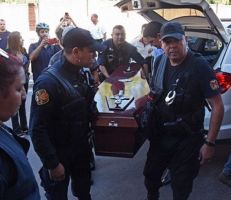 إقالة وزير العدل في الباراغواي لسماحه بإدخال جثمان قائد ميليشيا إلى سجن للنساء لتودعه أخته!
