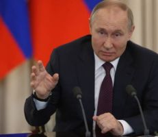 بوتين: روسيا لم تنسحب من اتفاق تصدير الحبوب لكن تعلق مشاركتها