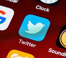 مفوض أوروبي يهدد بفرض غرامات على تويتر وإغلاقه في أوروبا