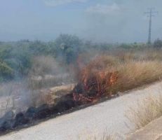 إطفاء اللاذقية يخمد حريقاً قريباً من المنازل في كرسانا