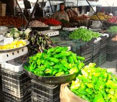 دير الزور : ارتفاع ملحوظ بأسعار الخضار والفواكه والمواد الغذائية في رمضان