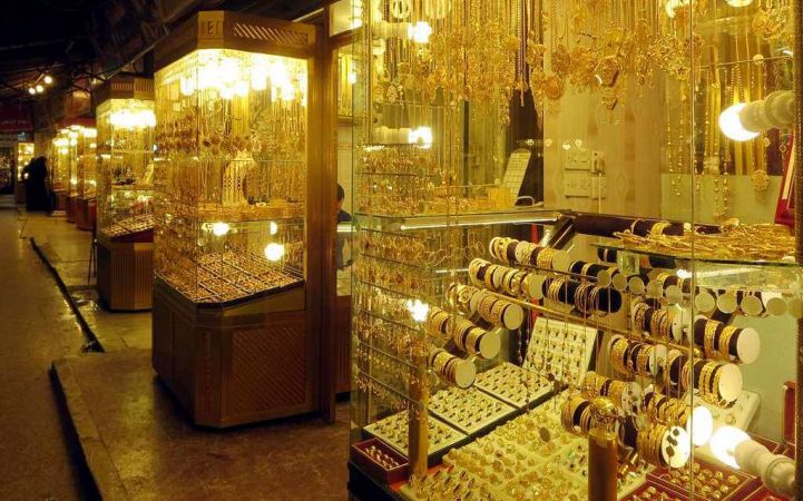 نقيب الصاغة يدعو المواطنين للشكوى ضد المحال التي تبيع الذهب بأعلى من التسعيرة الرسمية