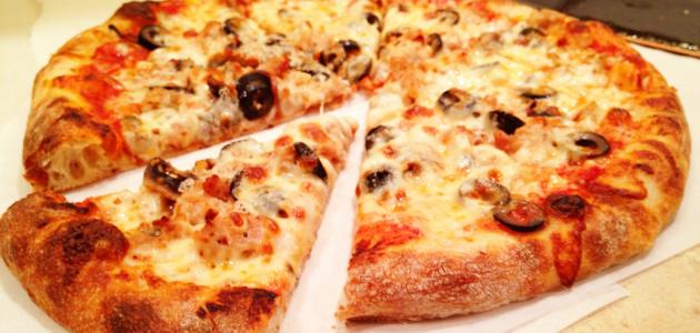 مطاعم على أرصفة دمشق تبيع  وجبة البيتزا ب200 ليرة فقط