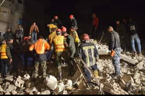 وفاة سيدة بانهيار بناء في حلب مؤلف من 4 طوابق وفرق الانقاذ تبحث عن عائلات