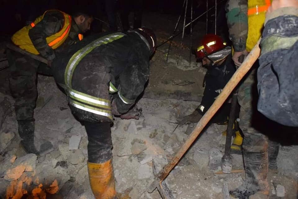 ليل حلب الحزين .. خمس أشخاص ضحايا انهيار البناء السكني