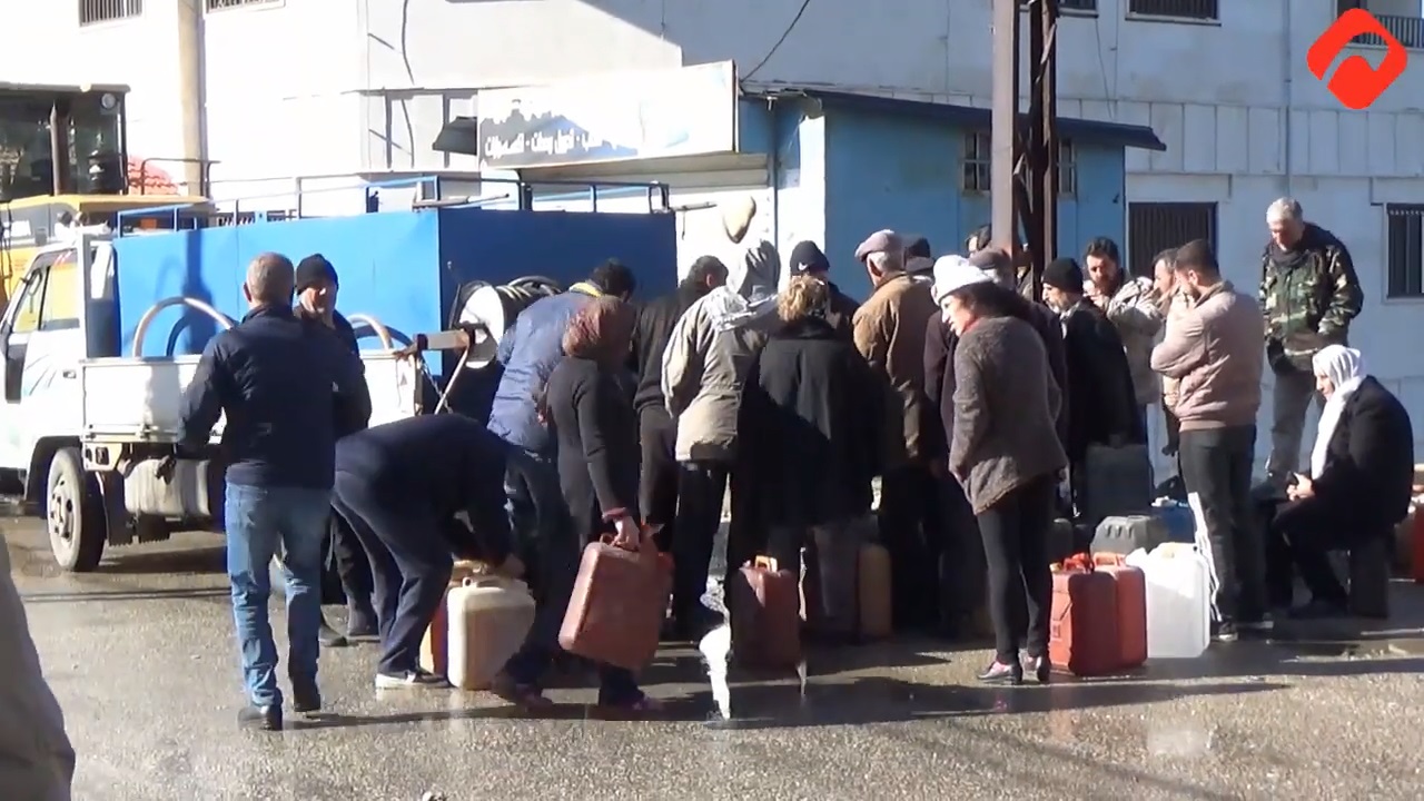 أحوال الناس في محافظة اللاذقية ومعاناتهم اليومية: لا مازوت لا غاز لا كهرباء (فيديو)