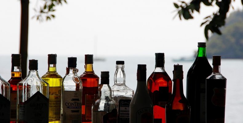 وفاة أكثر من مئة شخص في الهند بعد تناولهم مشروبات كحولية مغشوشة