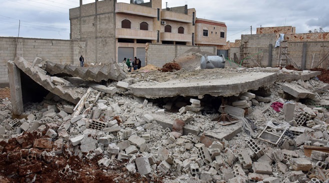 انهيار مبنى سكني في حماة و وفاة ثلاثة أشخاص من أسرة واحدة