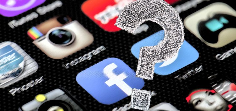 فيسبوك ترفع دعوى قضائية بسبب "الحسابات المزيفة"