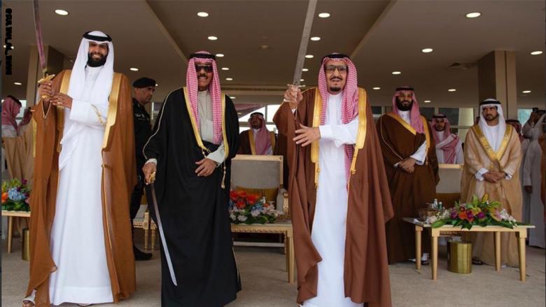 شيخ قطري معارض ينشر صورة له مع عاهل السعودية.. وهذا ما قاله