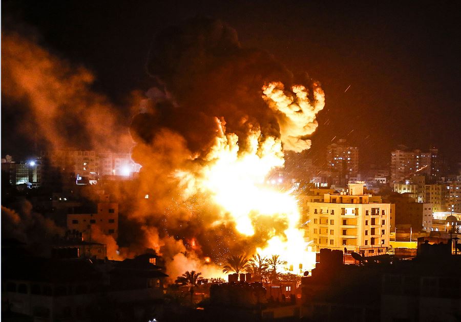 طائرات "إسرائيلية" تشن غارات على قطاع غزة (صور وفيديو)
