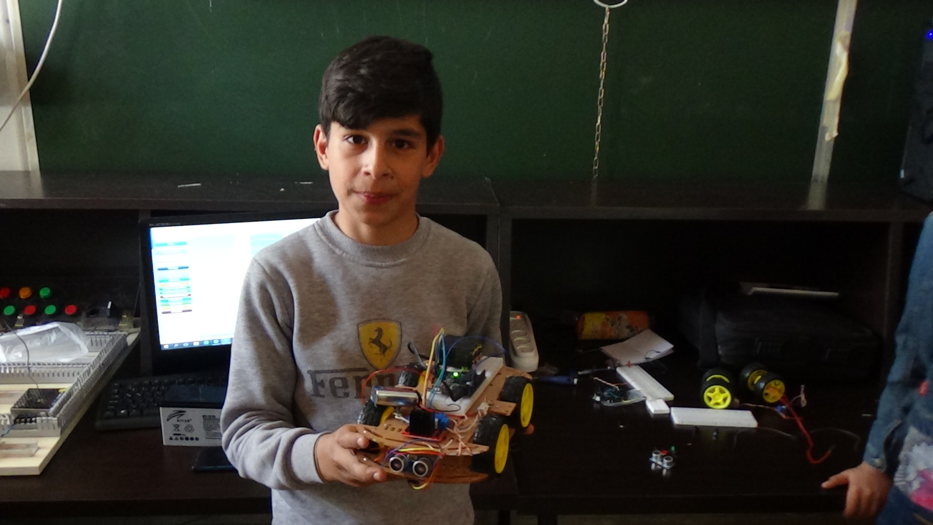 الطفل محمد ظفار صاحب ال "13 اختراعا" في مجال الطاقة
