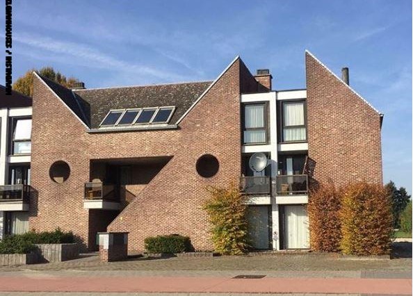 "في بلجيكا"مصور فوتوغرافي يوثق المنازل "البشعة" على حسابه في انستجرام(صور)