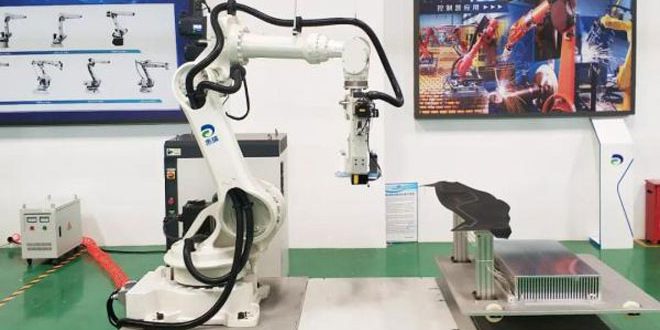 الصين تبتكر ذراعا روبوتية للحياكة