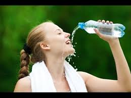 "شرب الماء" لعلاج حرقة المعدة