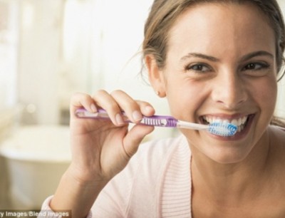 "فرشاة الأسنان" بيئة حاضنة لأمراض كثيرة