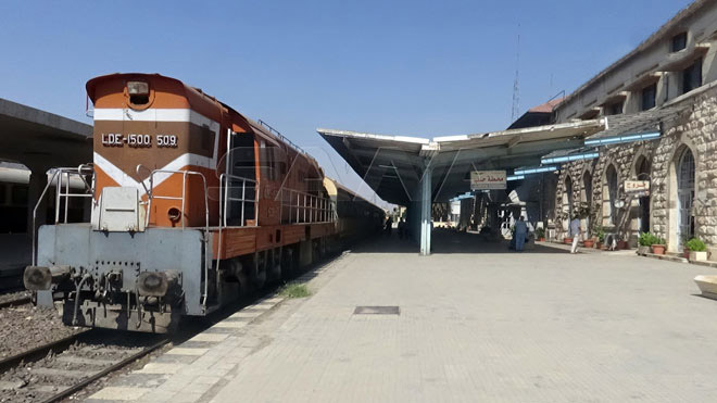 الفارس "34 رحلة قطار يومياً إلى معرض دمشق الدولي"