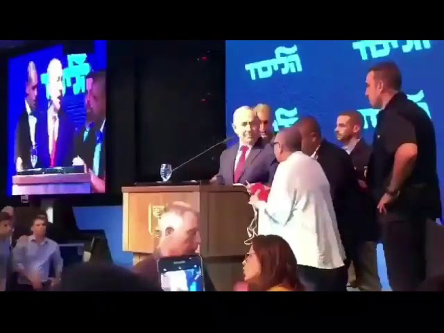 نتنياهو  قطع كلمته خلال تجمع انتخابي بسبب إطلاق صواريخ من غزة (فيديو)