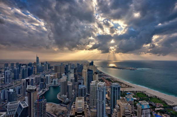 دبي تبحث عن المستثمرين لدعم الاقتصاد المتهاوي