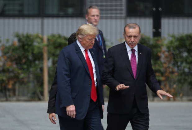 ترامب يهدد بتدمير الاقتصاد التركي