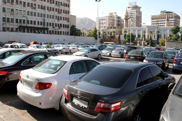 "محافظة دمشق" توضح الغرامات المفروضة على السيارات التي تحجز مواقف مخالفة