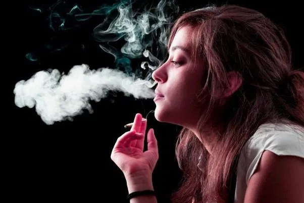 دراسة: التدخين مرتبط بشيخوخة الوجه
