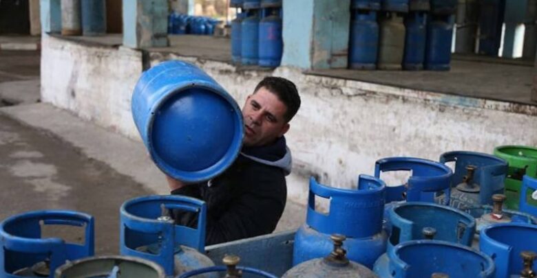 فقدان الغاز من الأسواق في دمشق وريفها والإنتاج يجب أن يصل لـ 50 ألف أسطوانة لتحقيق الاستقرار