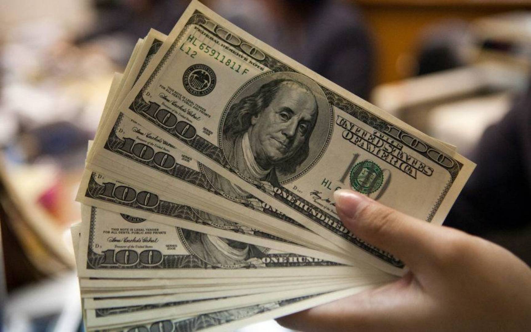 «نُخب المال - المركزي» ... مسار نحو الدولرة!