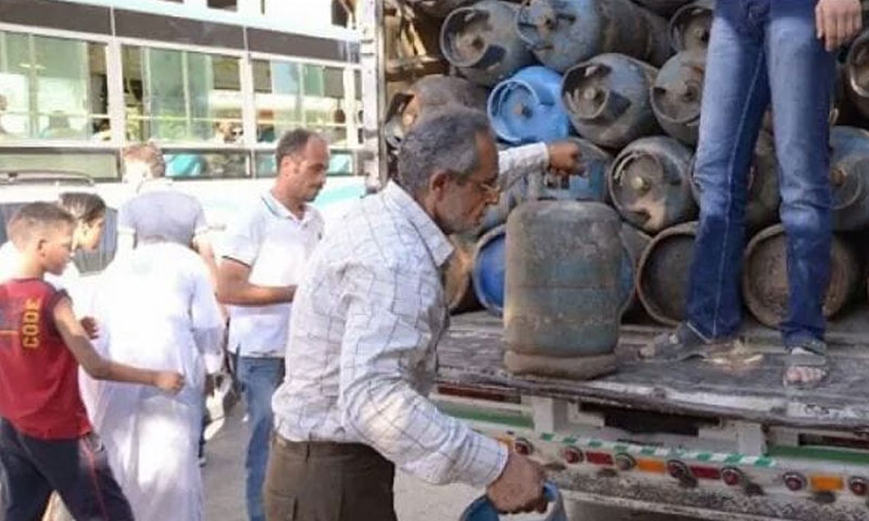 أعضاء من مجلس محافظة دمشق يسرقون كميات من الغاز من سيارات المحافظات