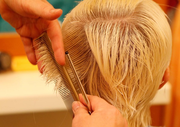 دراسة: مصففو الشعر يصابون بتلف الجلد بسبب الصبغات