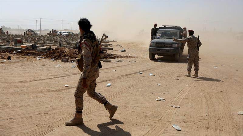 هجوم لجماعة أنصار الله اليمنية على معسكر للقوات المدعومة من السعودية يقتل العشرات