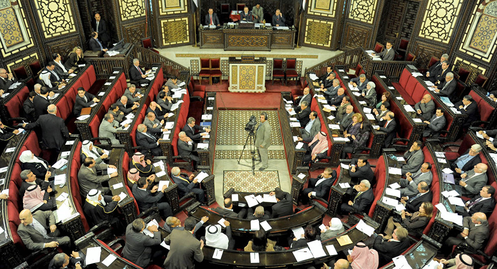 أعضاء في مجلس الشعب يطالبون بتغيير وزير المالية