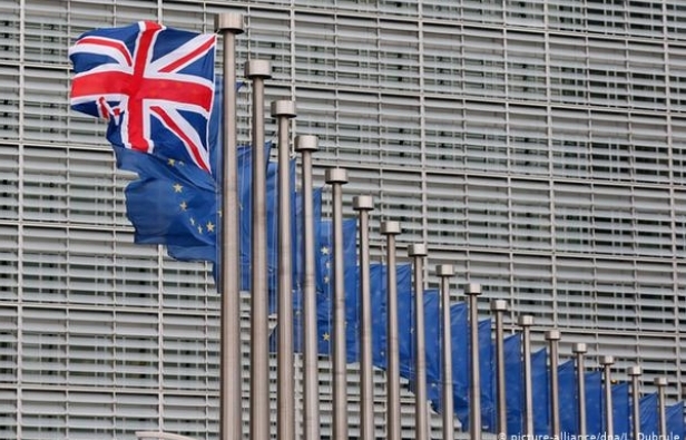 بريطانيا تنفصل رسمياً عن الاتحاد الأوروبي بعد سنوات من الانقسامات