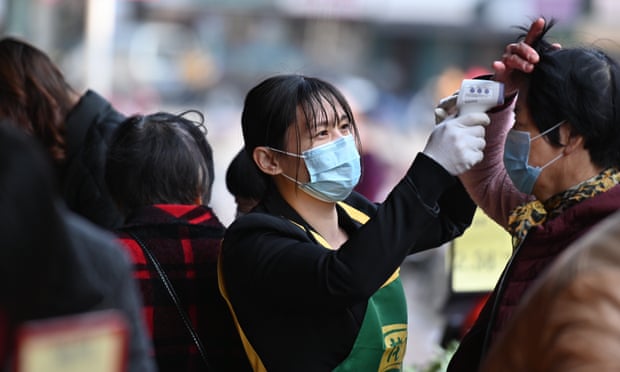 فيروس كورونا: تسجيل أول حالة وفاة في هونغ كونغ والإصابات تتجاوز 20 ألفاً في الصين