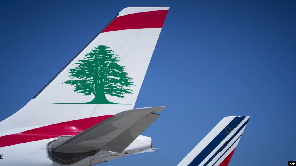 طيران الشرق الأوسط اللبنانية تعود عن قرار بعدم قبول الدفع إلا بالدولار