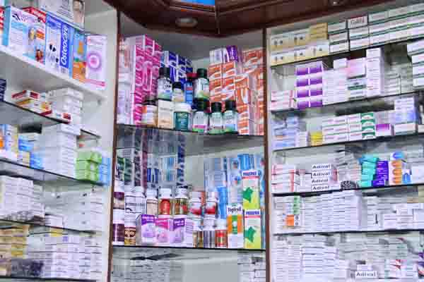 "صيادلة دمشق" لم ترتفع أسعار الأدوية منذ 2014..والتكليف الضريبي مرتفع