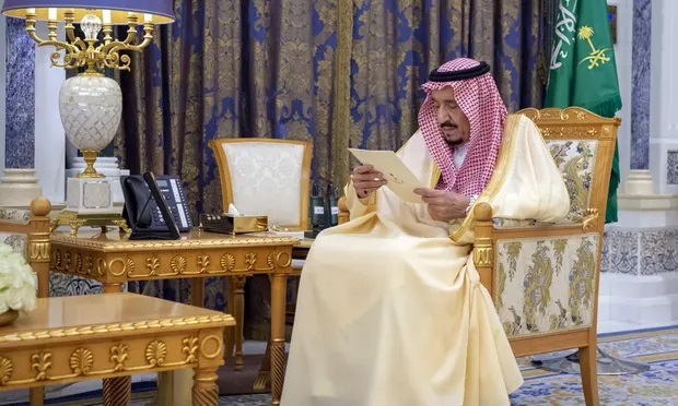 السعودية تنشر صوراً للملك سلمان بعد عمليات الاعتقال ضمن العائلة المالكة (صور)