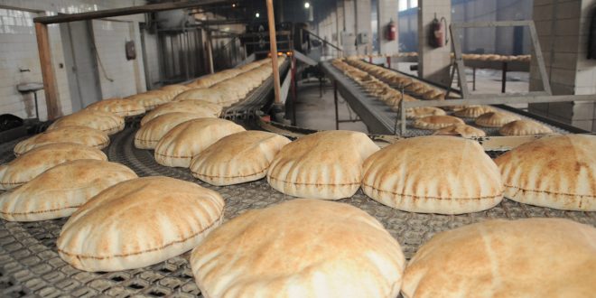 توزيع للخبز بشكل مباشر في "دمر البلد".. ومبادرة لـ "الخبز المجاني" في حلب
