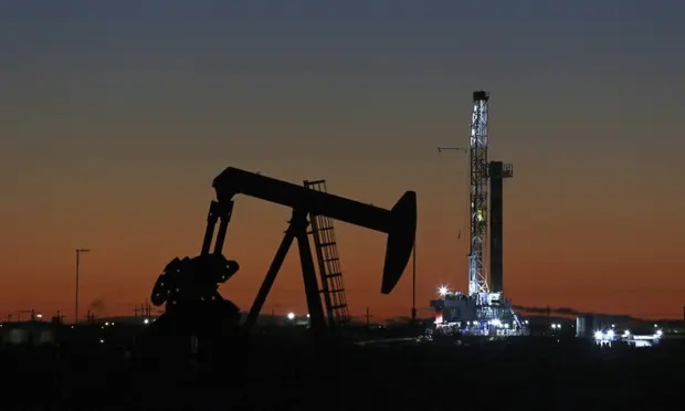 انتعاش أسعار النفط وسط آمال بأن تتوصل السعودية وروسيا إلى اتفاق