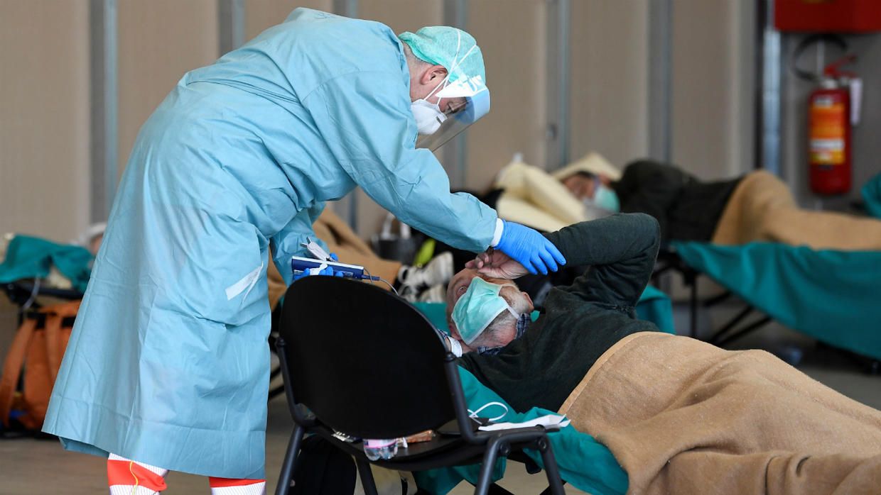 فرنسا ترصد ارتفاعاً قياسياً في العالم للوفيات بواقع 1120 حالة وفاة بفيروس كورونا