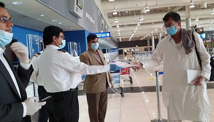 فيروس كورونا: باكستان تبدأ إجلاء مواطنين من الإمارات