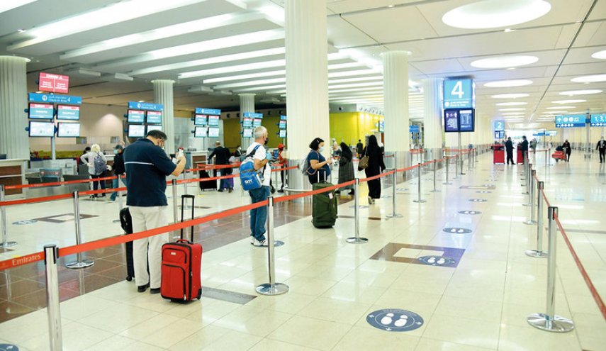 دبي تستقبل القادمين بملصق خاص على جوازات السفر