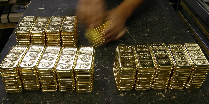 أسعار الذهب تبلغ أعلى مستوى لها منذ 2011 وتقترب من رقم قياسي مع تسابق المستثمرين للملاذات الآمنة